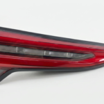 LANTERNA TRASEIRA TOYOTA SW4 2021/, LE TAMPA, COM LED, ORIGINAL.